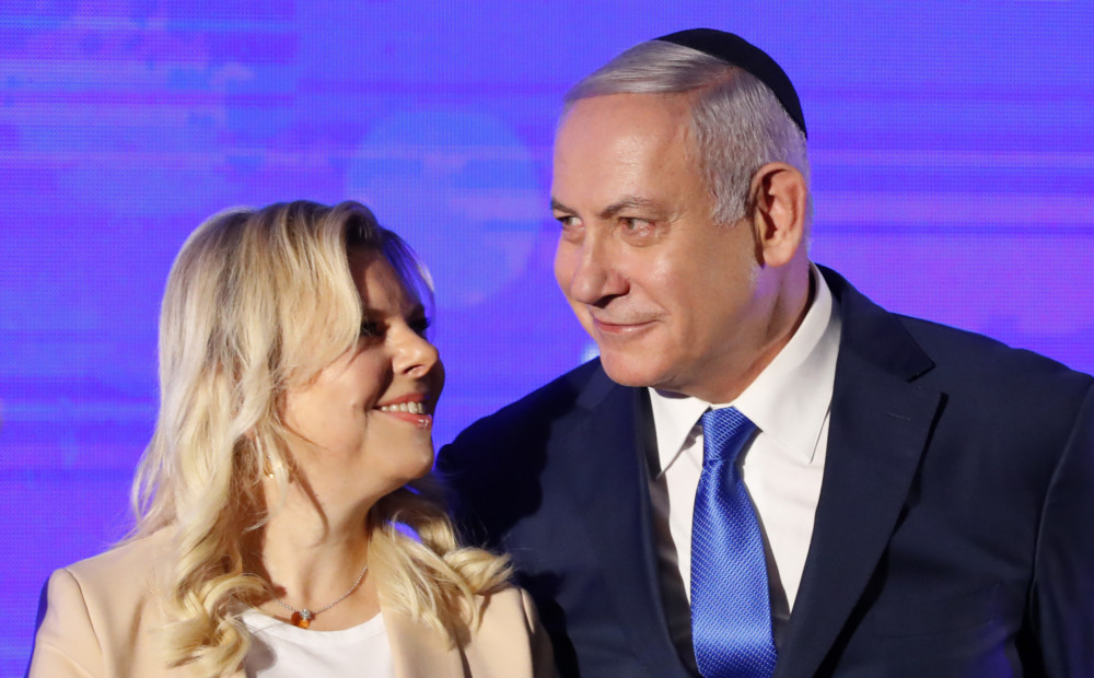 Izraēlas premjeru Netanjahu un viņa sievu Sāru, iespējams, apsūdzēs korupcijā