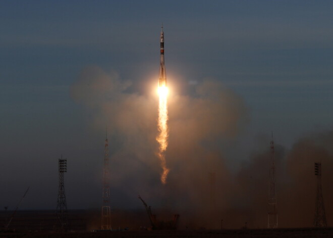 VIDEO: Krievijas kosmosa kuģis ar trim apkalpes locekļiem devies uz Starptautisko kosmosa staciju