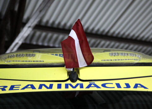 Neatliekamās medicīniskās palīdzības dienesta automašīna.