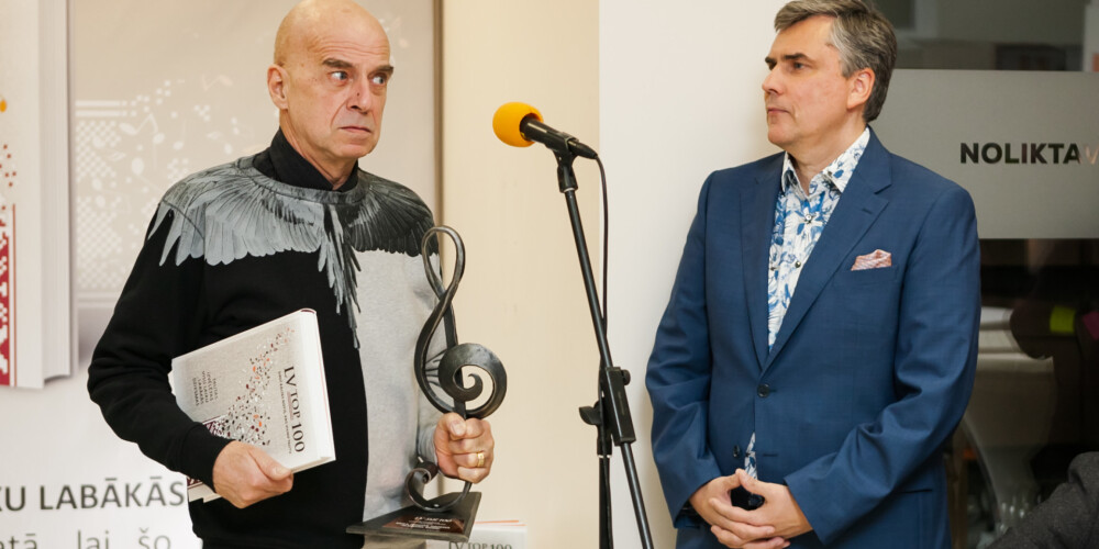 Mūziķi un populāru dziesmu autori pulcējas Latvijas simtgades labāko dziesmu grāmatas prezentācijas pasākumā