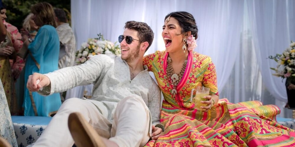 Indiešu aktrise varen greznās kāzās apprecas ar pazīstamu mūziķi, svinības ilgst jau veselu nedēļu