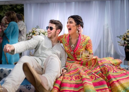 Indiešu aktrise varen greznās kāzās apprecas ar pazīstamu mūziķi, svinības ilgst jau veselu nedēļu
