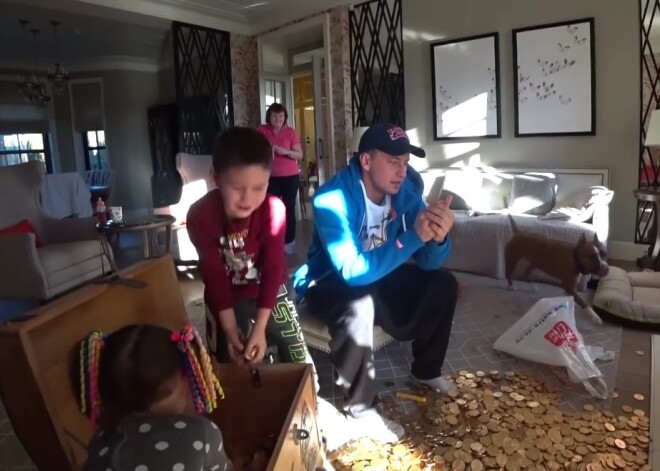 Видео: Агата Муцениеце показала, какой сюрприз для Павла Прилучного устроили в его день рождения