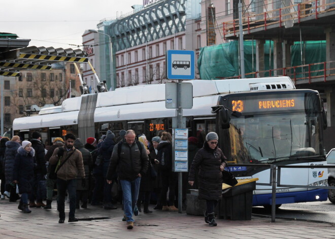 Gandrīz puse iedzīvotāju pēdējā gada laikā kavējuši rēķinu apmaksu