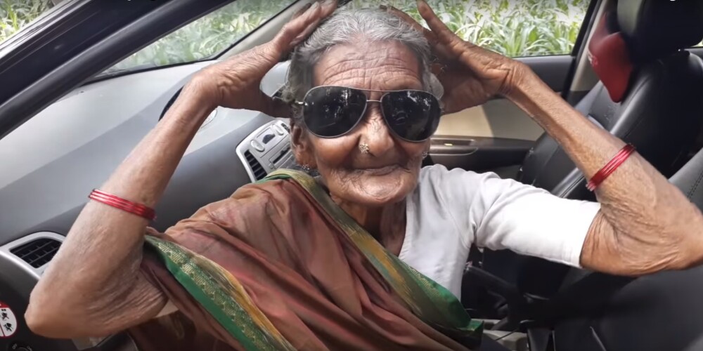 107 gadu vecumā mirusi "bezzobainā leģenda" - pasaules vecākā videoblogere Mastanamma