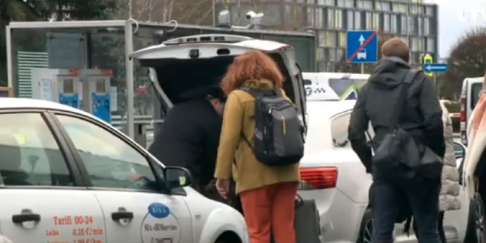 No Londonas atlidojusi meitene par taksi līdz Priedainei spiesta samaksāt 38 eiro - pat lidojums mājup bijis lētāks