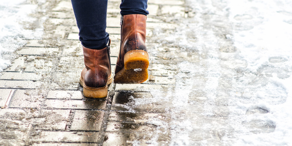 3 triki, lai ziemā neslīd apavu pazoles