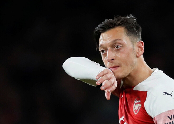 "Arsenal" futbola zvaigznes pieķertas lietojam smieklu gāzi