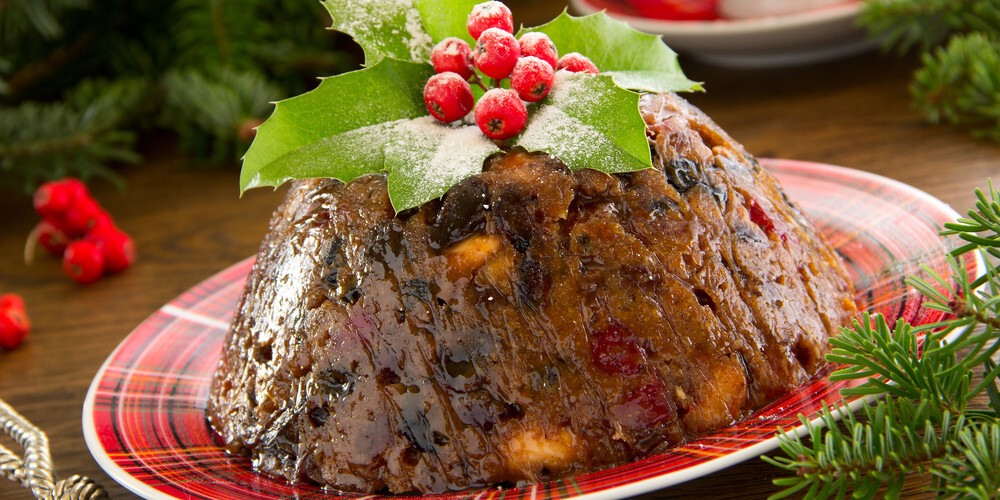 Alū mērcētu augļu pudiņš Ziemassvētkiem