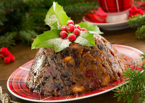 Alū mērcētu augļu pudiņš Ziemassvētkiem