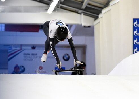 BMW IBSF Pasaules kausa izcīņas starts skeletonā sievietēm Siguldas bobsleja un kamaniņu trasē. Attēlā - Krievijas sportiste Jeļena Ņikitina.