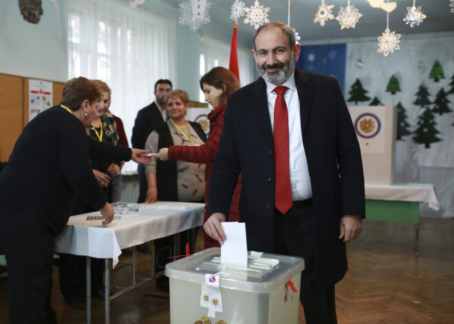 Provizoriskie rezultāti: Armēnijas vēlēšanās vadībā protestu līdera alianse