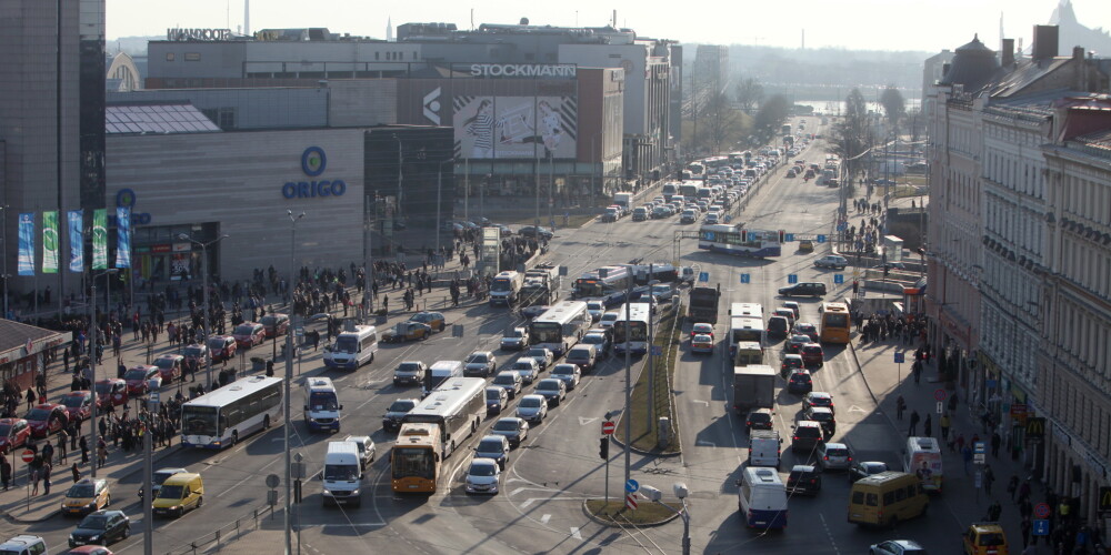 Aptauja: Latvijā iedzīvotāji nesteidzas atteikties no dīzeļdzinēju automašīnām