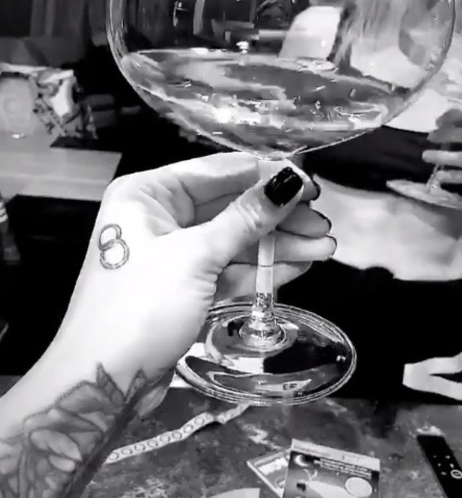 Тату Насти Ивлеевой на руке