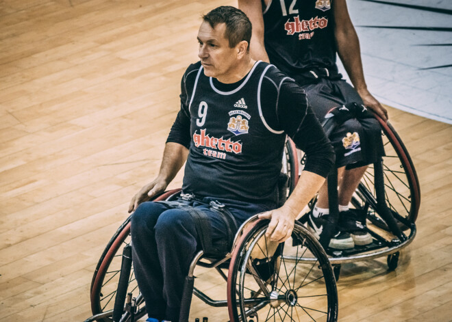 "Nav jēgas mocīties – tu nestaigāsi!" - ratiņbasketbolists Aigars Miklāvs atklāti par dzīvi pirms un pēc traģiskās avārijas