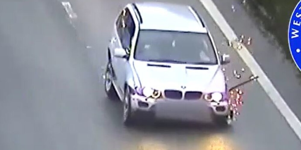 VIDEO: BMW autovadītājs Anglijā traucas pa šoseju bez vienas riepas