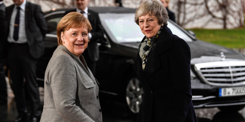 Merkele neredz iespēju atsākt sarunas par Brexit vienošanos un to mainīt