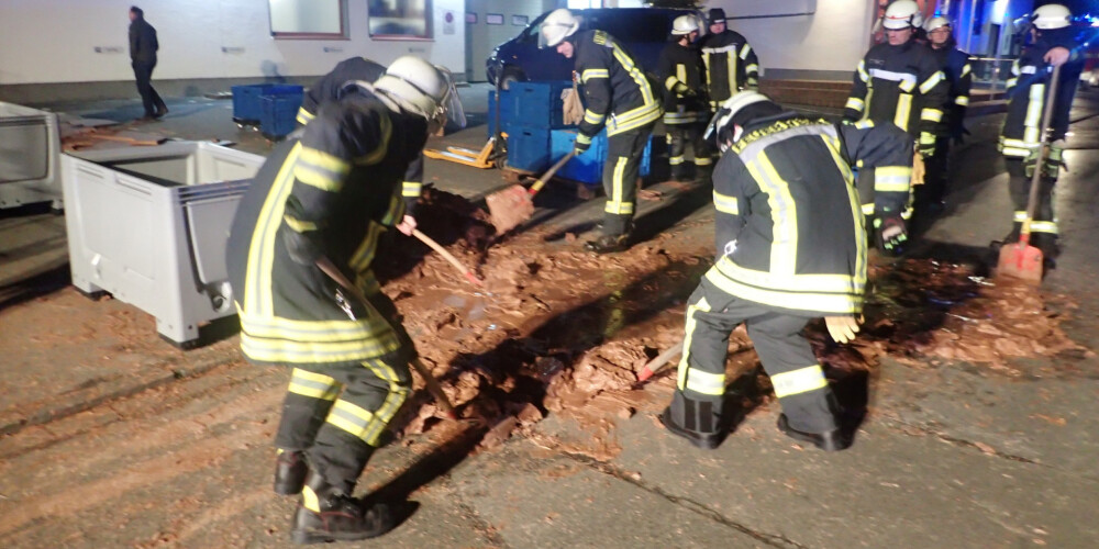 В Германии тонна шоколада вытекла на улицу из-за аварии на кондитерской фабрике