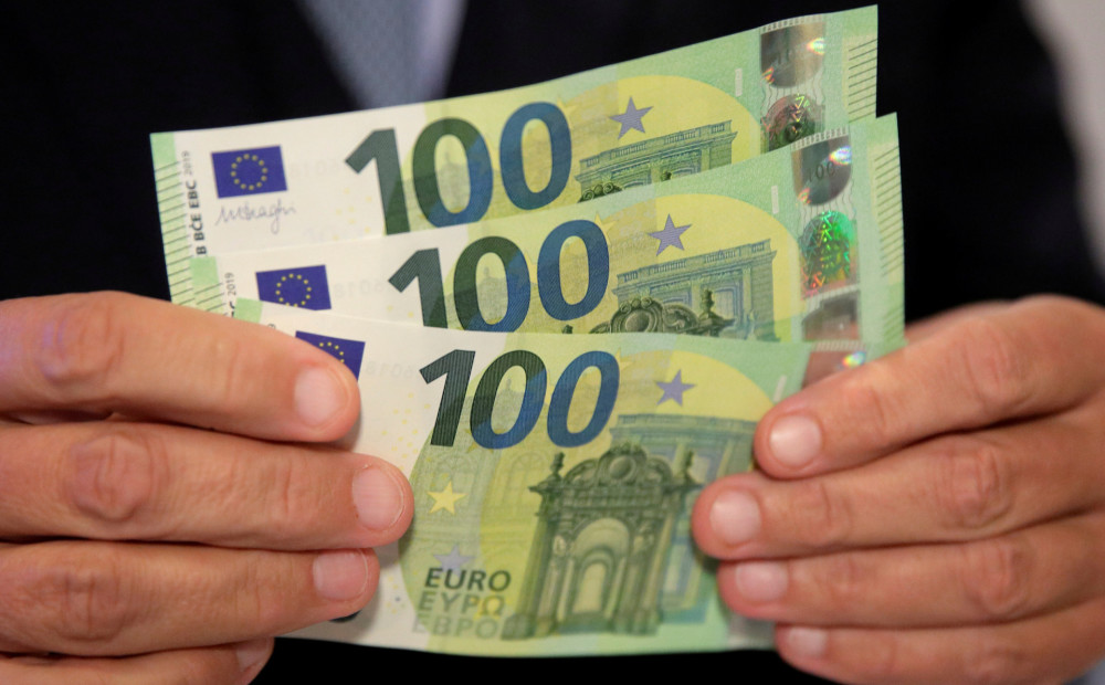Spānija palielina minimālo algu līdz 1050 eiro