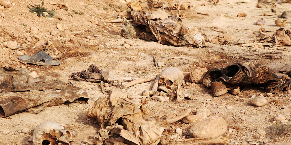 Sīrijā pie "Islāma valsts" bijušā bastiona atrod 7 masu kapus