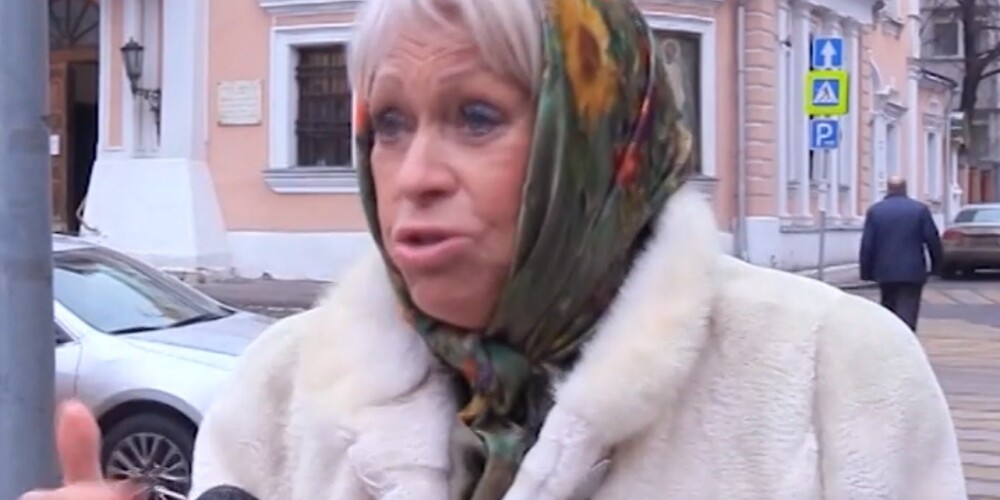 Кричавшая "Ура!" на поминках вдова Караченцова не носит траур и собирается с подругами на отдых в Турцию