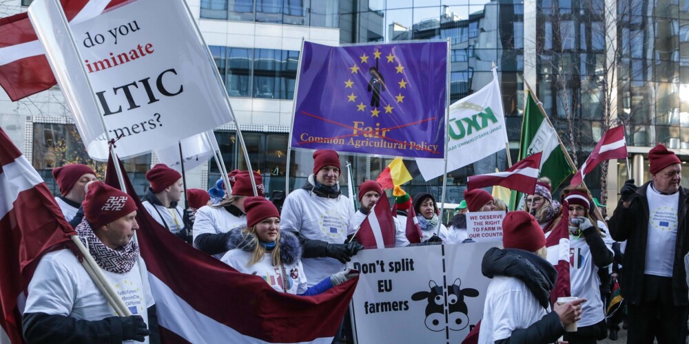 "Neesam otrās šķiras zemnieki" - protestos Briselē pulcējas ap 200 Baltijas lauksaimnieku