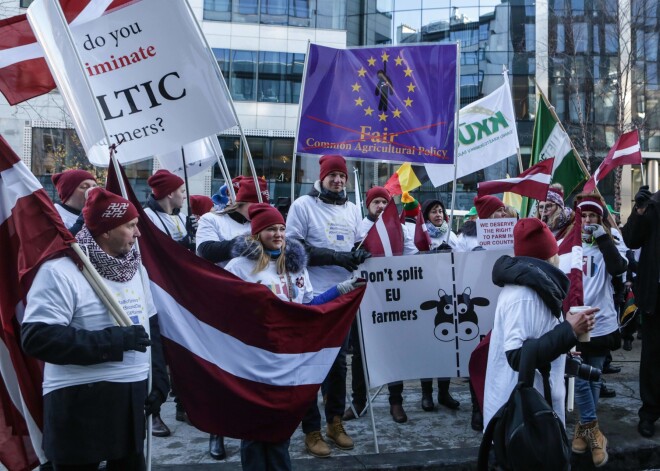 "Neesam otrās šķiras zemnieki" - protestos Briselē pulcējas ap 200 Baltijas lauksaimnieku