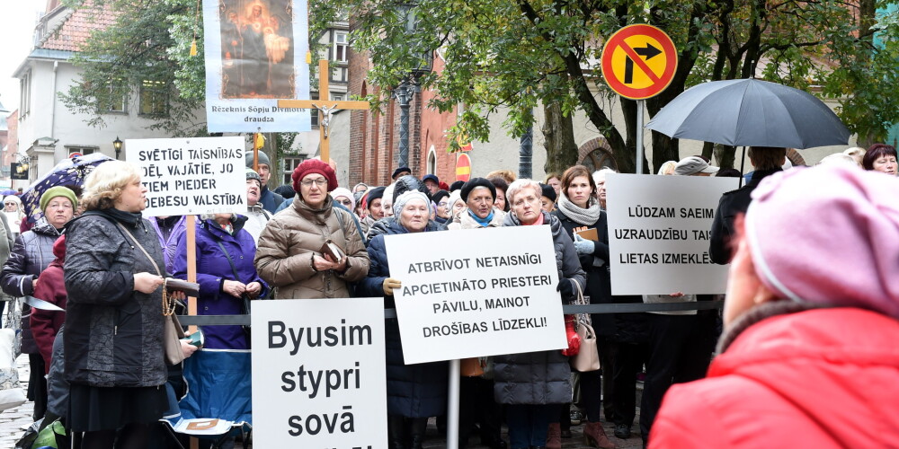 Seksa skandāli, politiskā prostitūcija, vergturība un tiesu darbi: skandalozais 2018. gads Latvijas baznīcās