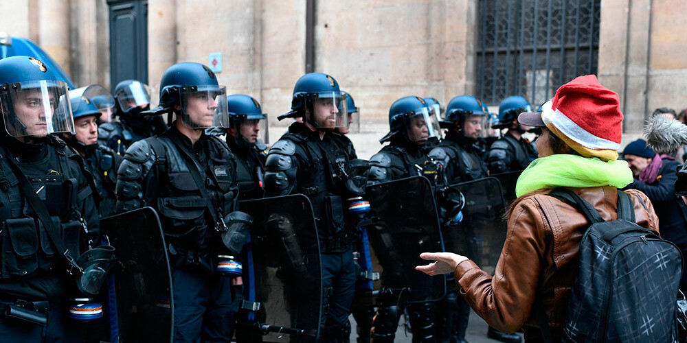 Francijas policija gatavojas kārtējiem "dzelteno vestu" protestiem