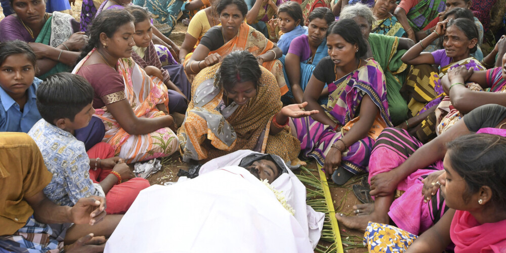 11 cilvēki nomirst pēc dārzeņu un rīsu apēšanas templī Indijā
