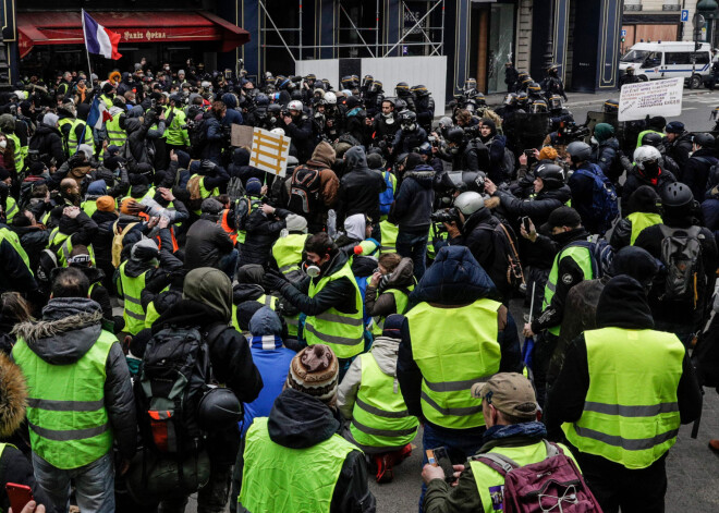 Parīzē pirms protestiem aizturēts 21 cilvēks