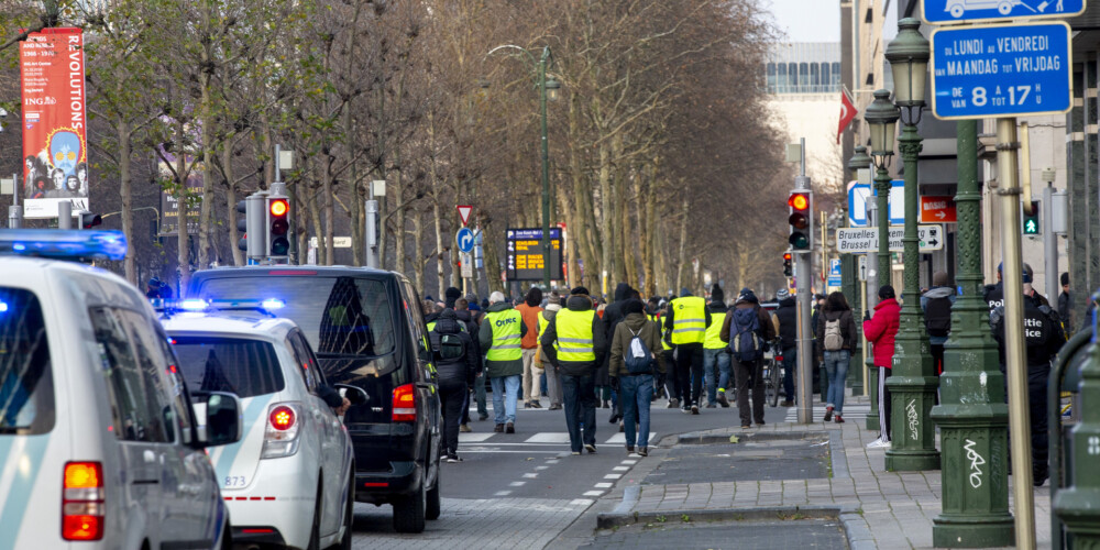 Beļģijā "dzelteno vestu" protesta izraisītā avārijā gājis bojā autovadītājs