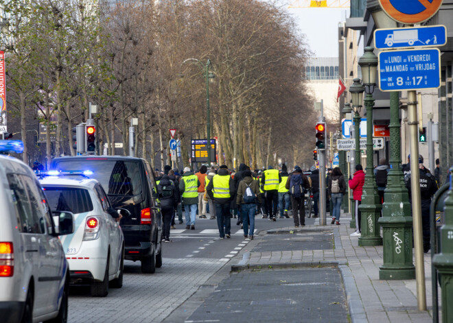 Beļģijā "dzelteno vestu" protesta izraisītā avārijā gājis bojā autovadītājs