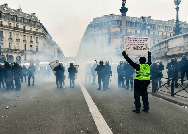 Protestos Francijā sestdien piedalījušies aptuveni 66 000 cilvēku, tostarp aptuveni 4000 Parīzē, paziņojusi policija.