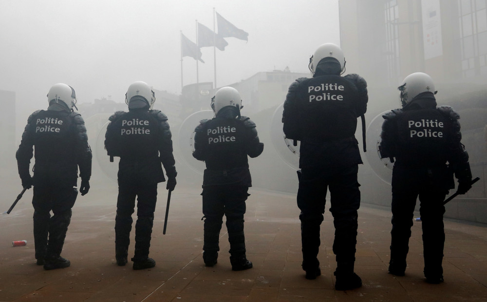 Beļģijas policija pielieto asaru gāzi pret protestētājiem pie ES mītnes