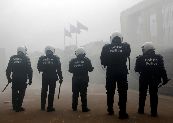 Beļģijas policija pielieto asaru gāzi pret protestētājiem pie ES mītnes