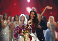 epa07236520 Miss Philippines Catriona Gray jubilates after she was crowned as the new Miss Universe during the Miss Universe 2018 beauty pageant at Impact Arena in Bangkok, Thailand, 17 December 2018. Women representing 94 nations will participate in the 67th Miss Universe 2018 beauty pageant in Bangkok.  EPA/RUNGROJ YONGRIT EDITORIAL USE ONLY
