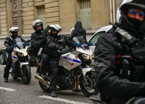 Francijas policijas arodbiedrība aicina uz daļēju streiku budžeta samazinājumu dēļ.