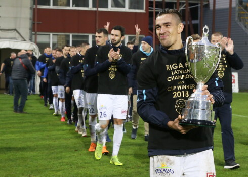 Latvijas čempionu futbolā FC "Rīga" godināšana Skonto stadionā.