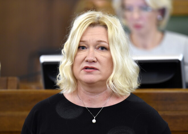 Atbalsta divus pieprasījumus aizejošās valdības locekļiem saistībā ar OIK