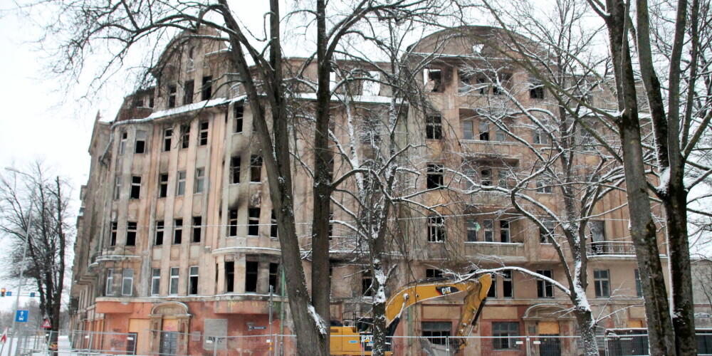 Vidi degradējošai ēkai Kalnciema ielā 2B  demontēs bīstamās konstrukcijas