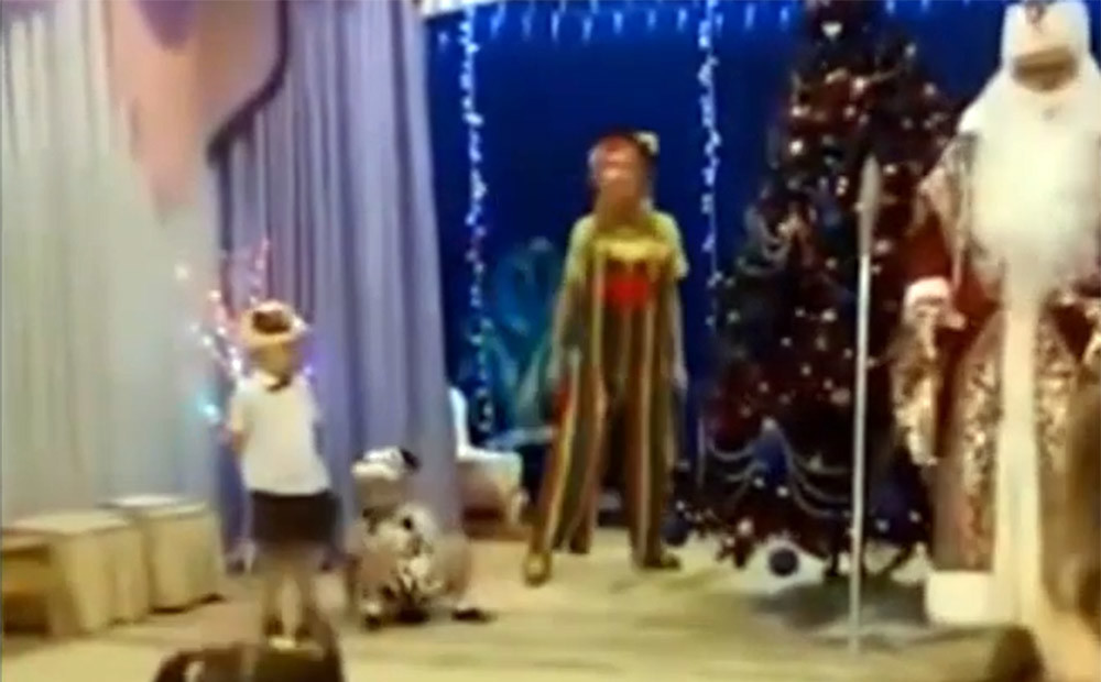 Ziemassvētku šausmas Sibīrijā: bērnudārzā rotaļu laikā mirst Salavecis