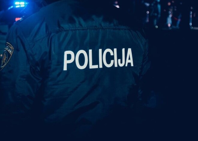 “Не понимаешь по-латышски? Уезжай из Латвии!": Женщина обратилась за помощью к полиции, но оказалась в изоляторе