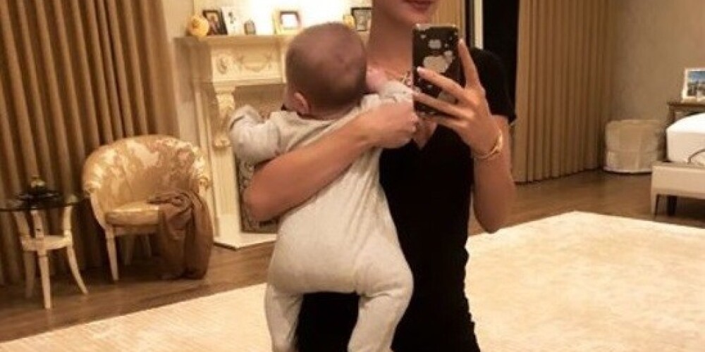 "9,2 килограмма счастья": Жена Овечкина умилила поклонников свежим снимком подросшего сына
