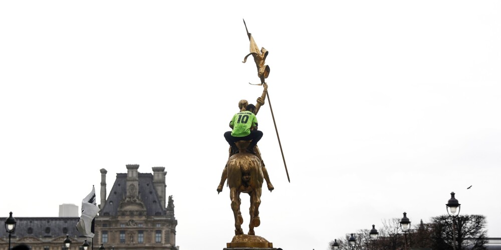 Būtiski samazinājies "dzelteno vestu" protestētāju skaits Parīzē