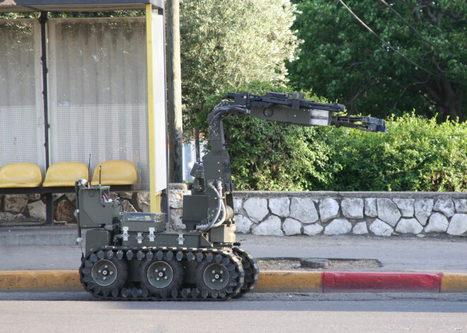 Latvijas armija no pašmāju uzņēmuma par 412 000 eiro pirks spridzekļu neitralizēšanas robotu
