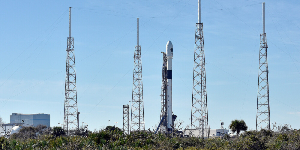 "SpaceX" nogadā orbītā pusmiljardu vērtu GPS pavadoni