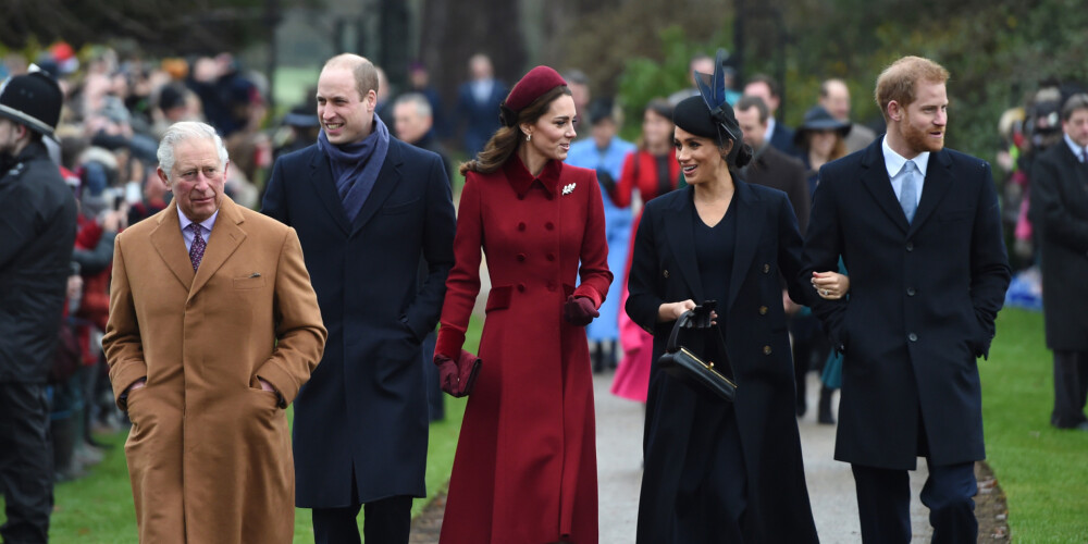 Karaliskā ģimene dodas uz Ziemassvētku dievkalpojumu; hercogienes Ketrīna un Megana izturas ļoti draudzīgi