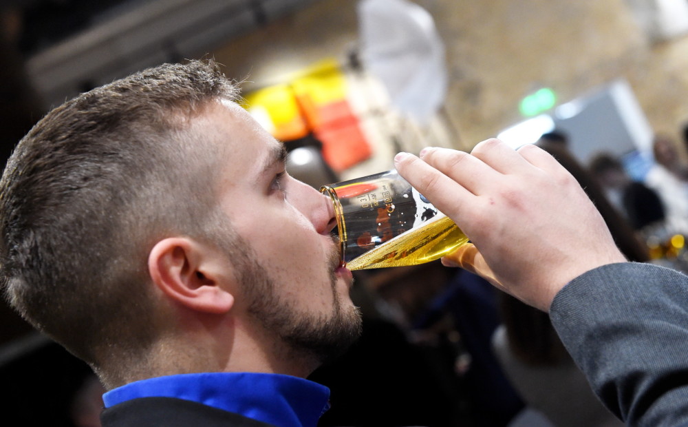 Pierobežas veikalos iztirgo pusi alus daudzuma, ko izdzer Igaunijā kopumā