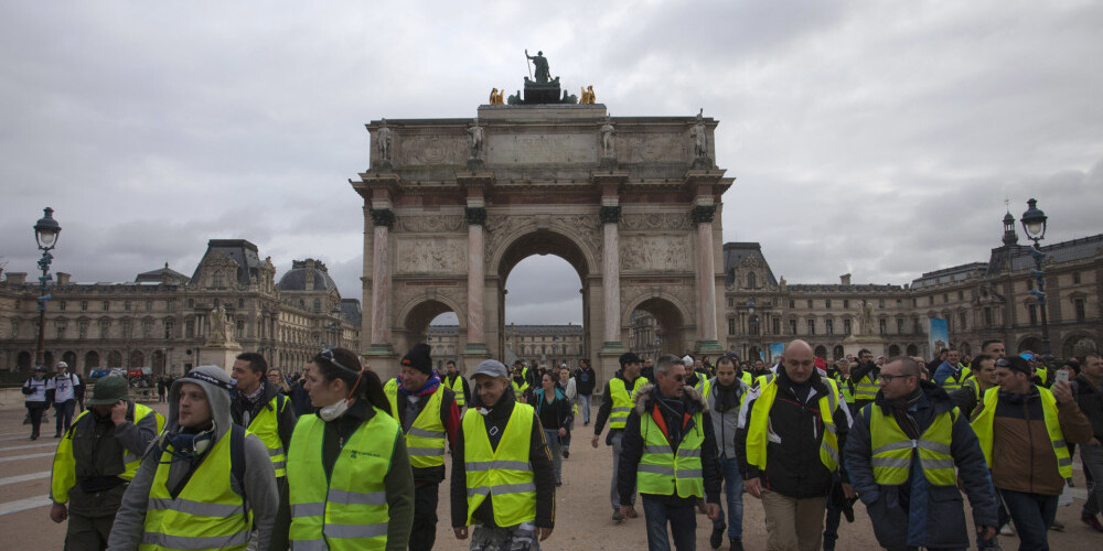 В Париже не стали отменять новогодние торжества, несмотря на угрозу протестов
